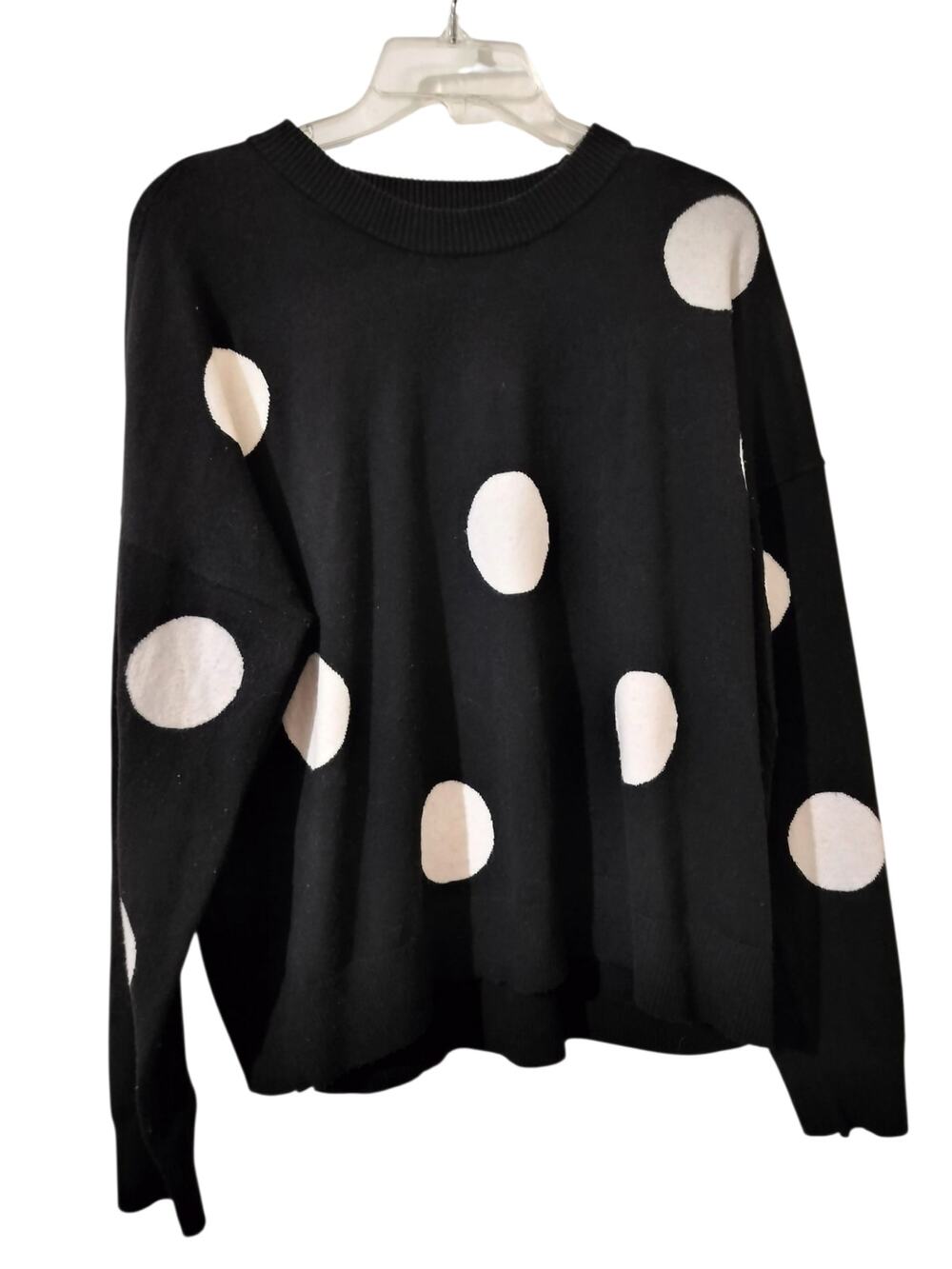 5968)T Tahari Woman Plus 1X Black and White Large Polkadot Relaxed Knit Sweater